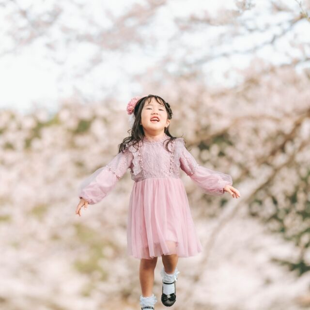 .
🌸桜ロケーション撮影ご予約可能受付中🌸

📍反町の森公園
📷 @cachecache_tsukuba 

🔖.·𓂃 𓈒

卒園入学プラン
35,000円(税込)
30カットデータ・3面または2面見開きアルバム
※桜ロケの場合は別途出張料がかかります

その他のお写真は @cachecache_tsukuba をご覧ください⭐️

ｰｰｰｰｰｰｰｰｰｰｰｰｰｰｰｰｰｰｰｰｰｰｰｰｰｰ
カシュカシュご利用方法️

①ご予約&お問い合わせ
🏷お電話 029-850-3890
🏷️公式LINE
🏷️予約、問い合わせフォーム(@cachecache_tsukuba ハイライト《プラン・料金》)

からご予約&お問い合わせ📞
スタジオの見学や打ち合わせも無料で承っております🤗
※tsukuba.cache2@gmail.comのメールを受信できるよう事前にご確認をお願いします

②ご来館
③データ&アルバム等の受け取り
アルバム等の商品はご自宅へ郵送でお届けいたします📮
撮影当日に《よく出来ましたカット10枚》をLINEにてお渡しさせていただきます🍀*゜

@cachecache_tsukuba 
茨城県つくば市二の宮2-17-10 パークサイド洞峰A号
open平日/11:00～18:30
closed 火曜

#cachecache #カシュカシュ #ファミリーフォト #フォトスタジオ #つくばスタジオ #洞峰公園 #入学フォト #入学記念