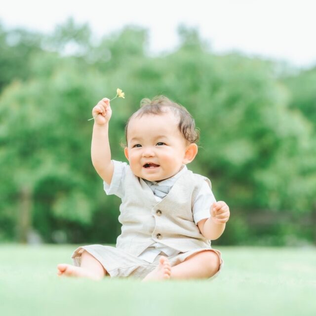 🌳新緑ロケーション撮影ご予約受付中🌳
5月もまだまだご案内可能です🌼

📍洞峰公園
当スタジオから徒歩1分🎶

公園に遊びに行く感覚で元気100%なお子様らしさを🙌

🕊‎🌱𓂃 𓈒𓏸

1歳さんプラン
39,000円(税込)
100カットデータ･3面見開きアルバム付
※洞峰公園使用料530円が別途かかります
その他のお写真は@cachecache_tsukubaをご覧下さい📷

カシュカシュご利用方法
①ご予約＆お問合せ
⭐️お電話 029-850-3890
⭐️公式LINE
⭐️予約、問い合わせフォー厶(@cachecache_tsukubaハイライト〈プラン･料金〉)

からご予約＆お問合せ📞
スタジオの見学や打ち合わせも無料で承っております😌
※tsukuba.cache2@gmail.comのメールを受信できるよう事前にご確認をお願いします

②ご来館
③データ＆アルバム等の受け取り
アルバム等の商品はご自宅へ郵送でお届けいたします📮
撮影当日に《よく出来ましたカット10枚》をLINEにてお渡しさせて頂きます✨️

@cachecache_tsukuba
茨城県つくば市二の宮2-17-10 パークサイド洞峰A号
open平日/11:00~18:30
closed火曜

 #cachecache #ロケーションフォト  #洞峰公園  #１歳