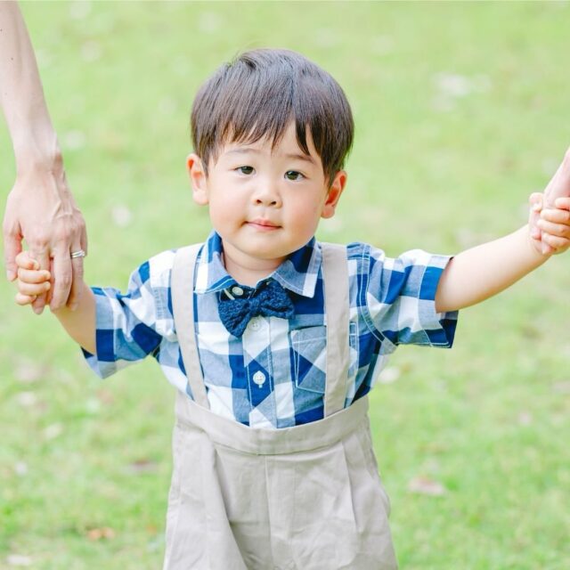 その時にしかない2歳の記念をお写真に残しませんか？
ご家族写真･きょうだい写真も撮影していただけます📸

🍀2歳記念プラン ¥23,000
(30カットデータ･A3サイズ3面見開きアルバム)

スタジオまたは洞峰公園とお選び頂けます。
※公園利用の際は公園使用料¥530が発生致します。

┈┈┈┈┈┈ 𖤣𖥧𖥣𖡡𖥧𖤣 ┈┈

カシュカシュスタジオご利用方法
①ご予約＆お問合せ
⭐️お電話 029-850-3890
⭐️公式LINE
⭐️予約、問い合わせフォー厶(@cachecache_tsukubaハイライト〈プラン･料金〉)

からご予約＆お問合せ📞
スタジオの見学や打ち合わせも無料で承っております😌
※tsukuba.cache2@gmail.comのメールを受信できるよう事前にご確認をお願いします

②ご来館
③データ＆アルバム等の受け取り
アルバム等の商品はご自宅へ郵送でお届けいたします📮
撮影当日に《よく出来ましたカット10枚》をLINEにてお渡しさせて頂きます✨️

@cachecache_tsukuba
茨城県つくば市二の宮2-17-10 パークサイド洞峰A号
open平日/11:00~18:30
closed火曜

 #カシュカシュ  #ファミリーフォト