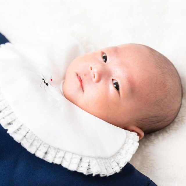 はじめまして🍀お子様の写真館デビュー📸

大好きなママ･パパと、仲良しなきょうだいと🤲

お気軽にお問い合わせください🎶

┈┈┈┈┈┈ 𖤣𖥧𖥣𖡡𖥧𖤣 ┈┈

✨️First Story Plan✨️

妊娠中から生後10ヶ月までの間で
赤ちゃんの"はじめて"を3回分まとめて撮影できる定額プランです😌

撮影のタイミングや内容はご自由に組み合わせOK！

オープニングキャンペーン
通常¥70,000▶︎¥55,000

(撮影3回、各回30カットデータ、A5サイズ10ページアルバム付き)

┈┈┈┈┈┈ 𖤣𖥧𖥣𖡡𖥧𖤣 ┈┈

カシュカシュスタジオご利用方法
①ご予約＆お問合せ
⭐️お電話 029-850-3890
⭐️公式LINE
⭐️予約、問い合わせフォー厶(@cachecache_tsukubaハイライト〈プラン･料金〉)

からご予約＆お問合せ📞
スタジオの見学や打ち合わせも無料で承っております😌
※tsukuba.cache2@gmail.comのメールを受信できるよう事前にご確認をお願いします

②ご来館
③データ＆アルバム等の受け取り
アルバム等の商品はご自宅へ郵送でお届けいたします📮
撮影当日に《よく出来ましたカット10枚》をLINEにてお渡しさせて頂きます✨️

@cachecache_tsukuba
茨城県つくば市二の宮2-17-10 パークサイド洞峰A号
open平日/11:00~18:30
closed火曜

 #カシュカシュ  #ヘビーフォト  #ファミリーフォト