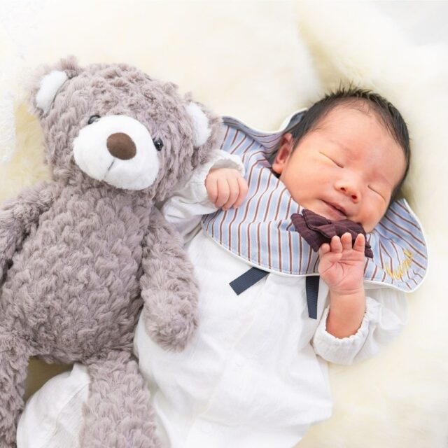 妊娠中から生後10ヶ月までのはじめてをまとめて残せる大人気プラン✨️

マタニティ、ニューボーン、お宮参り、ハーフバースデー…
好きなタイミングを自由に組み合わせて撮影できます📸

アルバム付きだから成長の記録が1冊にぎゅっとまとまるのも嬉しいポイント♡

赤ちゃんとご家族の大切な思い出をずっと残せるプランです👶

┈┈┈┈┈┈ 𖤣𖥧𖥣𖡡𖥧𖤣 ┈┈

✨️First Story Plan✨️

妊娠中から生後10ヶ月までの間で
赤ちゃんの"はじめて"を3回分まとめて撮影できる定額プランです😌

撮影のタイミングや内容はご自由に組み合わせOK！

オープニングキャンペーン
通常¥70,000▶︎¥55,000

(撮影3回、各回30カットデータ、A5サイズ10ページアルバム付き)

┈┈┈┈┈┈ 𖤣𖥧𖥣𖡡𖥧𖤣 ┈┈

カシュカシュスタジオご利用方法
①ご予約＆お問合せ
⭐️お電話 029-850-3890
⭐️公式LINE
⭐️予約、問い合わせフォー厶(@cachecache_tsukubaハイライト〈プラン･料金〉)

からご予約＆お問合せ📞
スタジオの見学や打ち合わせも無料で承っております😌
※tsukuba.cache2@gmail.comのメールを受信できるよう事前にご確認をお願いします

②ご来館
③データ＆アルバム等の受け取り
アルバム等の商品はご自宅へ郵送でお届けいたします📮
撮影当日に《よく出来ましたカット10枚》をLINEにてお渡しさせて頂きます✨️

@cachecache_tsukuba
茨城県つくば市二の宮2-17-10 パークサイド洞峰A号
open平日/11:00~18:30
closed火曜

 #カシュカシュ  #ファミリーフォト  #ヘビーフォト
