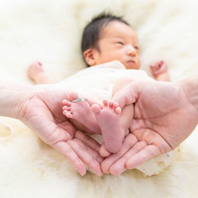 First Story Planでしか残せないはじめての記憶を。

🌟妊娠中の日々
🌟生まれたてのニューボーン
🌟はじめてのお宮参り…などなど

将来見返した時に「あの時こうだったな」がいっぱい詰まった撮影を📸

┈┈┈┈┈┈ 𖤣𖥧𖥣𖡡𖥧𖤣 ┈┈

✨️First Story Plan✨️

妊娠中から生後10ヶ月までの間で
赤ちゃんの"はじめて"を3回分まとめて撮影できる定額プランです😌

撮影のタイミングや内容はご自由に組み合わせOK！

オープニングキャンペーン
通常¥70,000▶︎¥55,000

(撮影3回、各回30カットデータ、A5サイズ10ページアルバム付き)

┈┈┈┈┈┈ 𖤣𖥧𖥣𖡡𖥧𖤣 ┈┈

カシュカシュスタジオご利用方法
①ご予約＆お問合せ
⭐️お電話 029-850-3890
⭐️公式LINE
⭐️予約、問い合わせフォー厶(@cachecache_tsukubaハイライト〈プラン･料金〉)

からご予約＆お問合せ📞
スタジオの見学や打ち合わせも無料で承っております😌
※tsukuba.cache2@gmail.comのメールを受信できるよう事前にご確認をお願いします

②ご来館
③データ＆アルバム等の受け取り
アルバム等の商品はご自宅へ郵送でお届けいたします📮
撮影当日に《よく出来ましたカット10枚》をLINEにてお渡しさせて頂きます✨️

@cachecache_tsukuba
茨城県つくば市二の宮2-17-10 パークサイド洞峰A号
open平日/11:00~18:30
closed火曜

 #カシュカシュ  #ベビーフォト